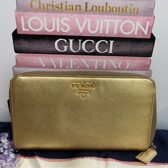 Prada long wallet in Gold - Picture 1 of 8